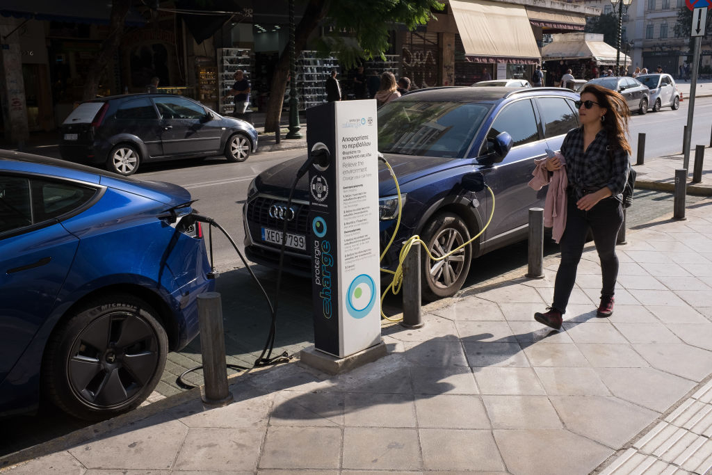 Auto elettrica, ecco quanto costa ricaricarla