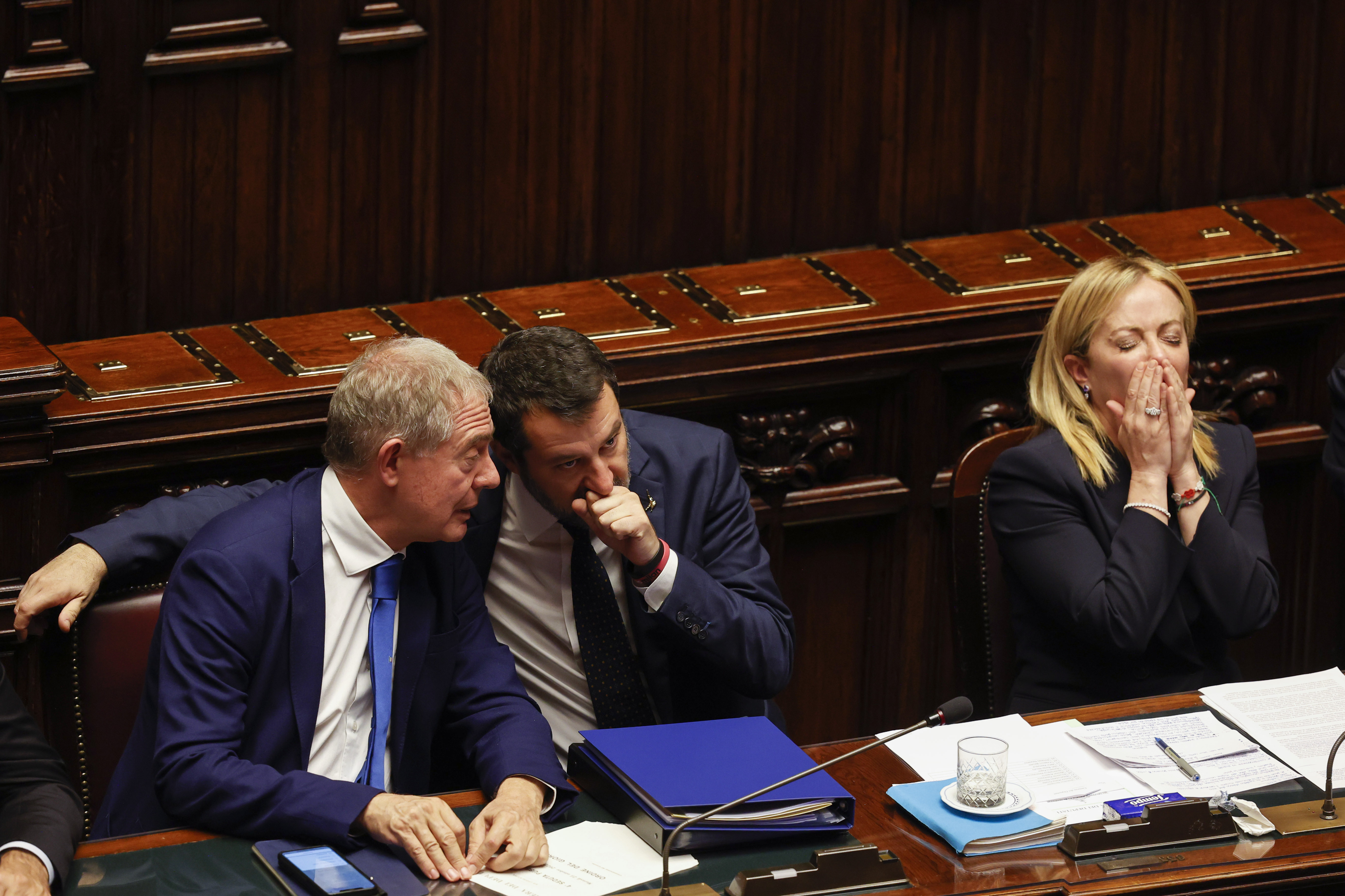 Consumi gas a picco, l’inverno è salvo. Urso (Mise) prospetta futuro da esportazione di energia per l’Italia