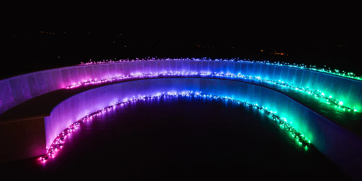 Luci a LED natalizie smart, la recensione di Twinkly Cluster