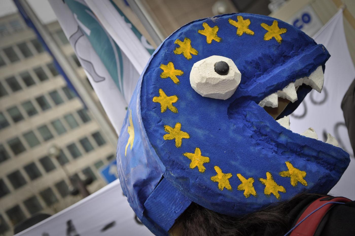 Eurozona: nuove emissioni debiti da 500 mld nel 2023 per finanziare misure anti-shock energia