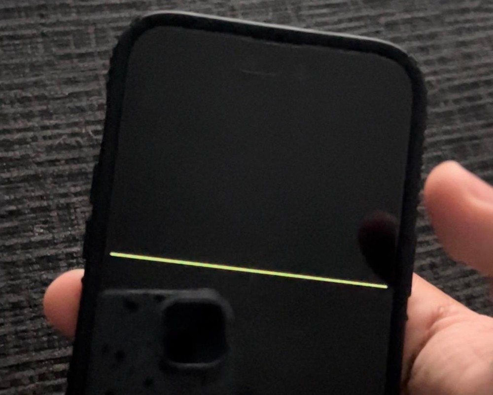 iPhone 14 Pro Max - Linee Display