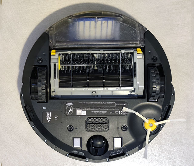 iRobot Roomba 692: cosa c'è sotto al robot aspirapolvere