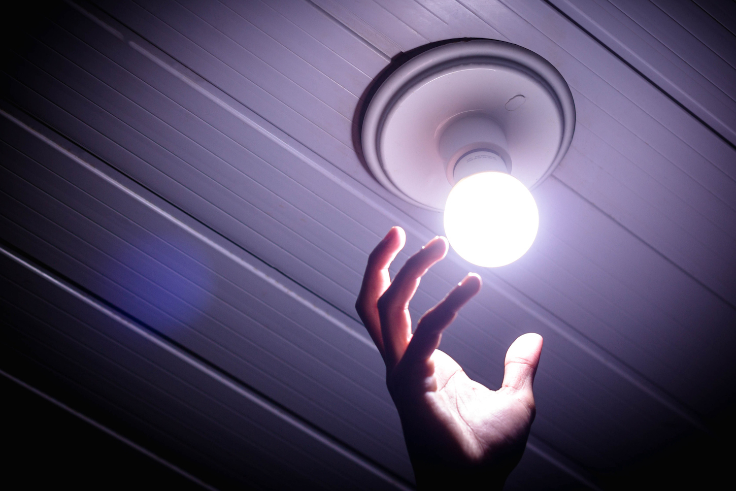 Bollette e servizi: le famiglie arrivano a spendere 112 euro in più