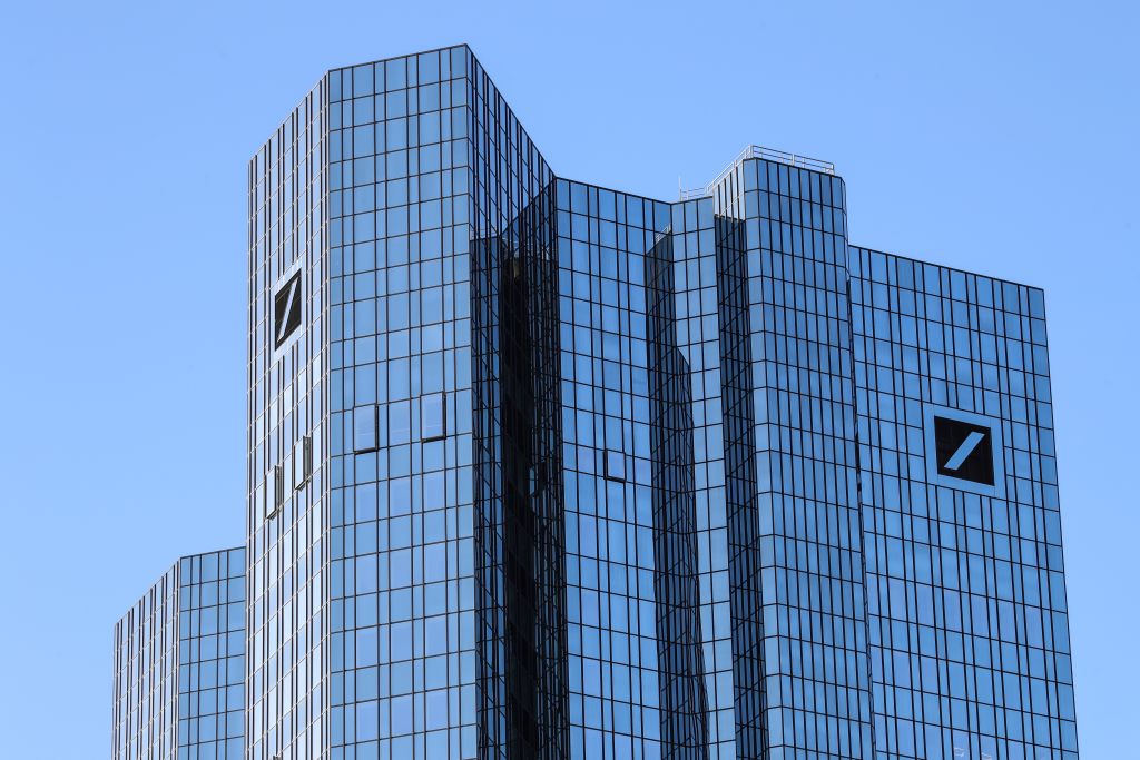 Deutsche Bank finisce nell’occhio del ciclone, oltre -10% in Borsa e CDS schizzano su valori mai visti prima