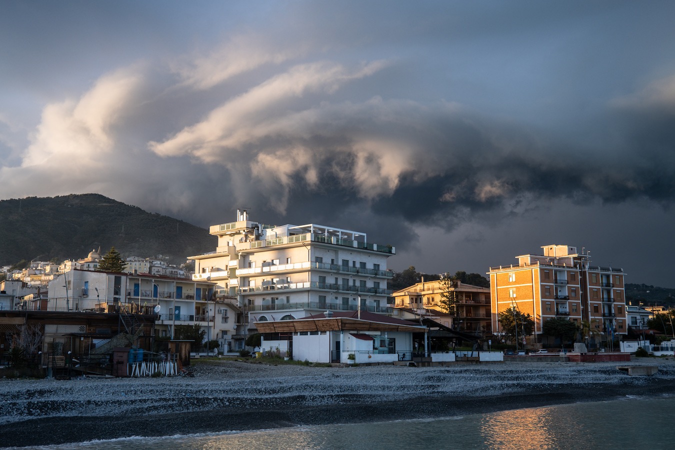 Spiagge, un giro d’affari da cui lo Stato è escluso