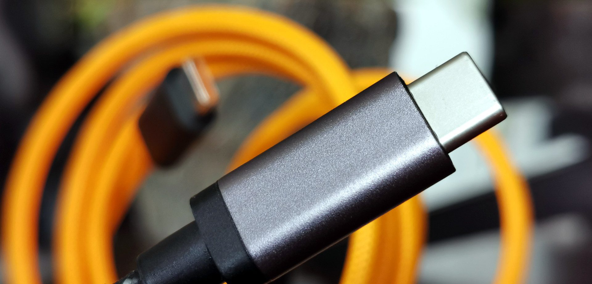 USB-C su iPhone 15: la UE avverte Apple sulle possibili limitazioni ai cavi di terze parti