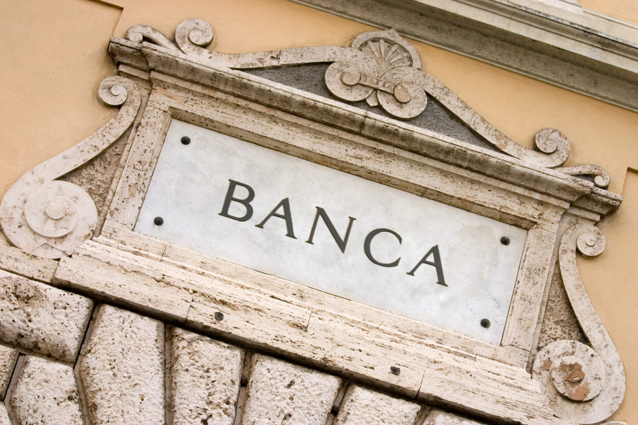 Banche, gli utili volano anche nel 2024. Ma calano gli sportelli