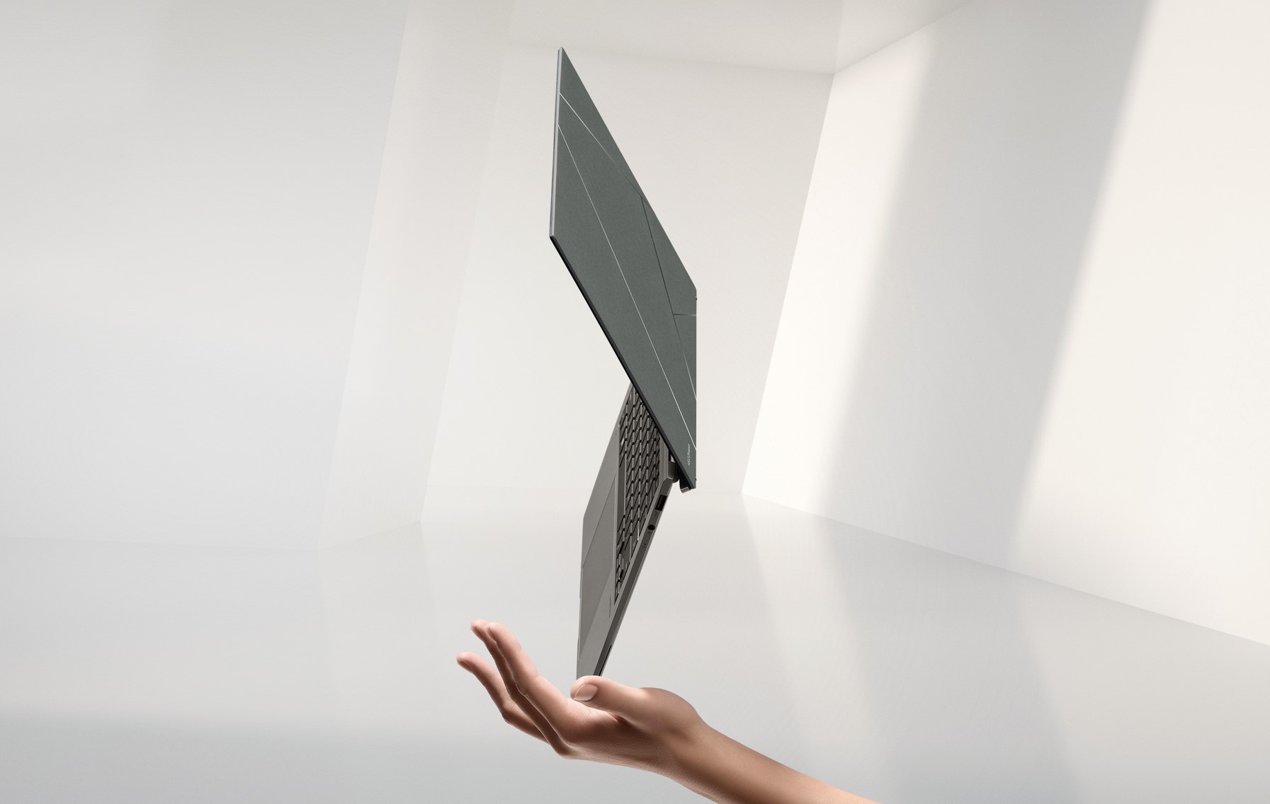 ASUS annuncia Zenbook S 13 OLED: il 13 pollici più sottile al mondo