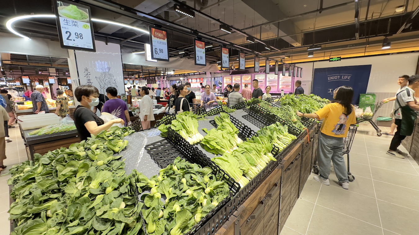 Cos’è “Dedicata a te”, la card per sostenere le famiglie a basso reddito
