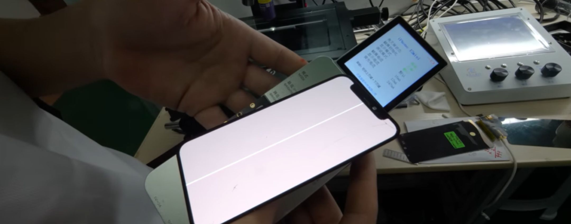La riparazione degli schermi OLED dell'iPhone ora possibile con un laser