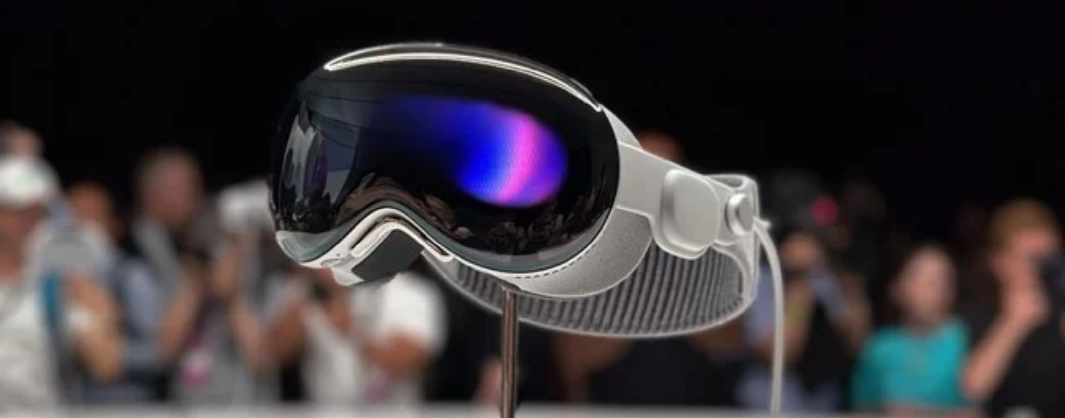 Apple Vision Pro: problemi di assemblaggio ostacolano la produzione