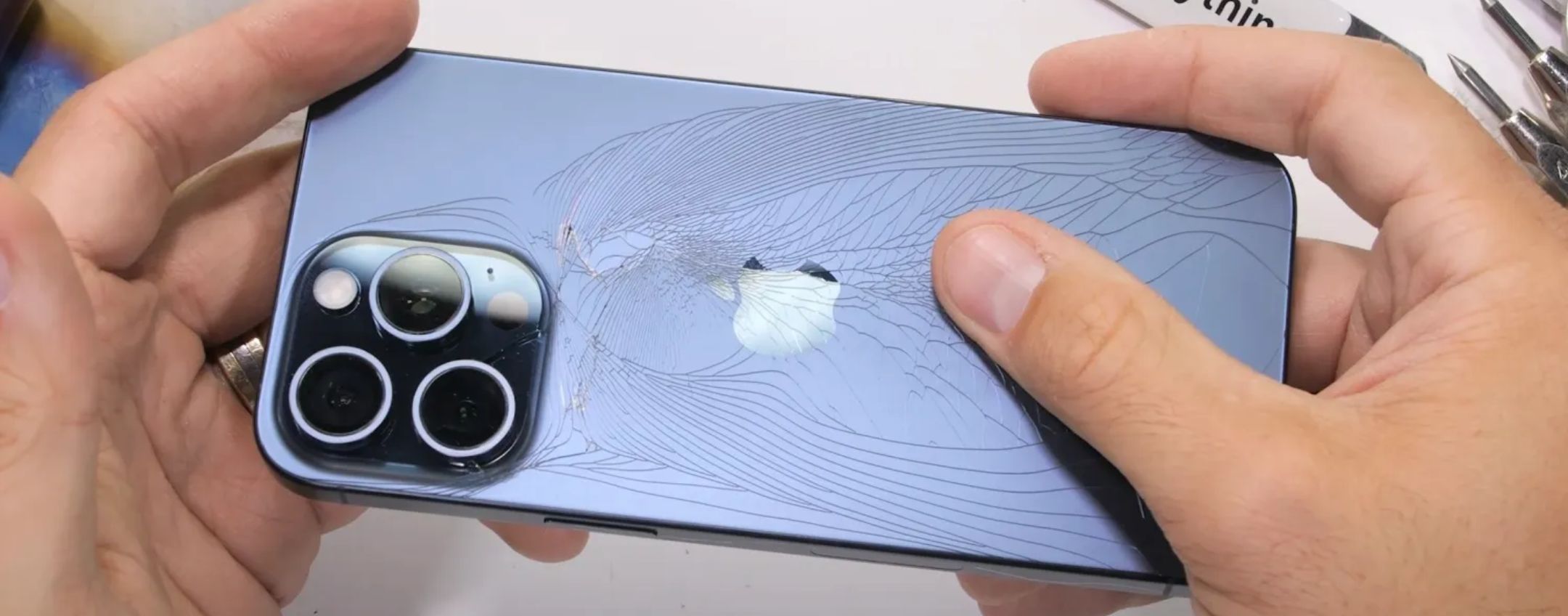 iPhone 15 Pro Max: flop per il vetro posteriore, rotto in pochi secondi nei test