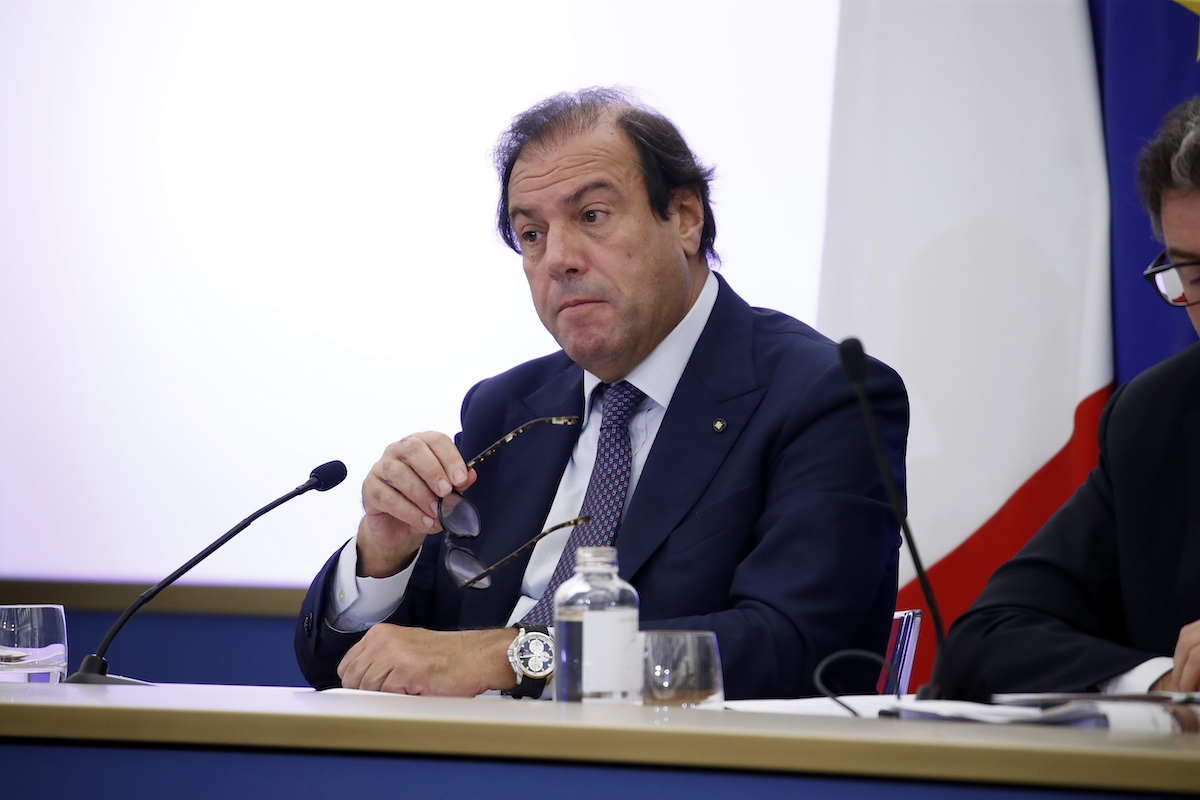 Fisco, l’annuncio: tasse scontate del 50% alle imprese che rientrano in Italia