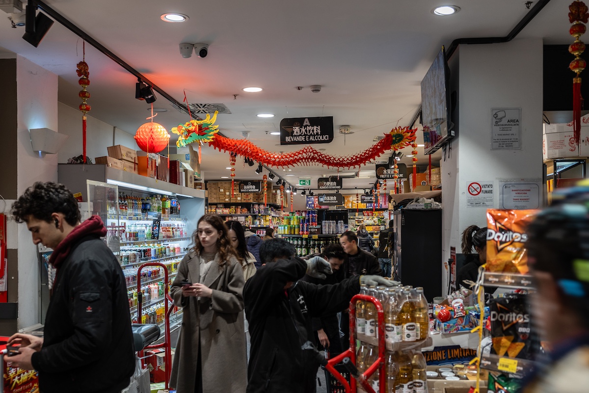 Inflazione in calo ma si temono costi esorbitanti in autunno: quanto spenderanno gli italiani?