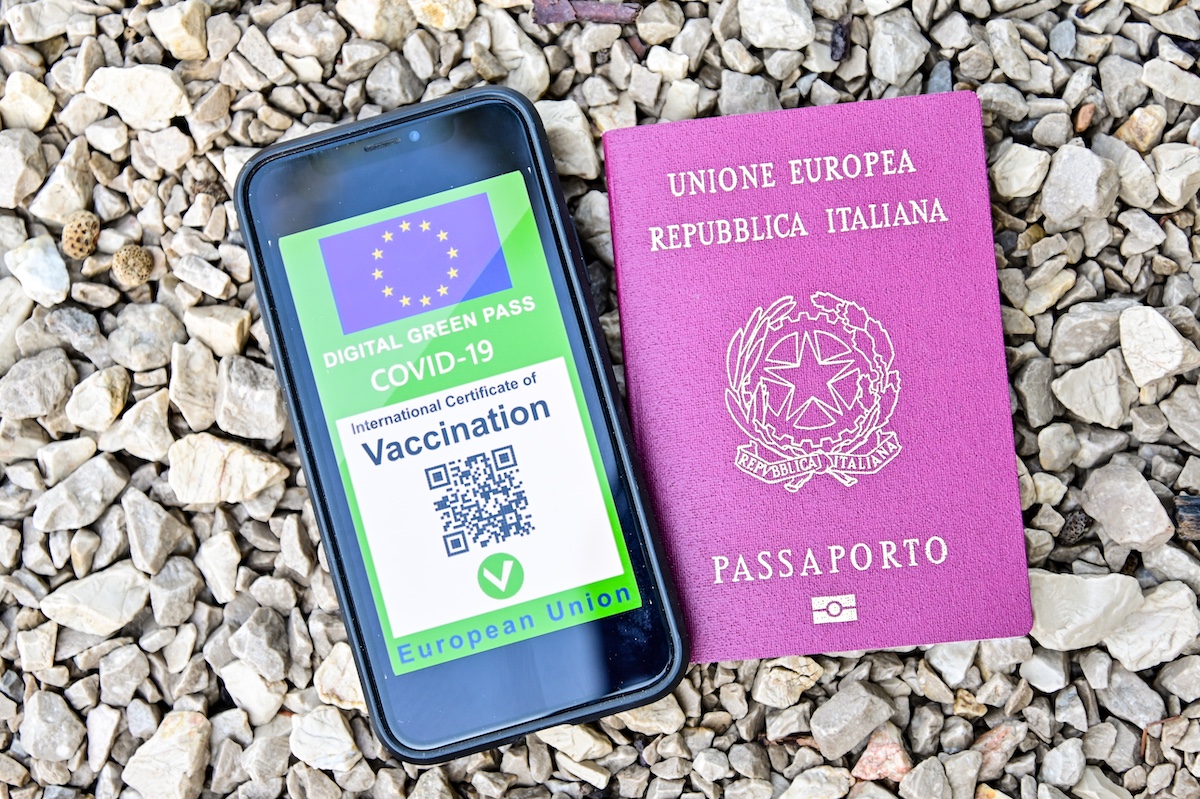 Odissea passaporti: con ritardi danni per 8,8 milioni (in soli 2 mesi) per il turismo