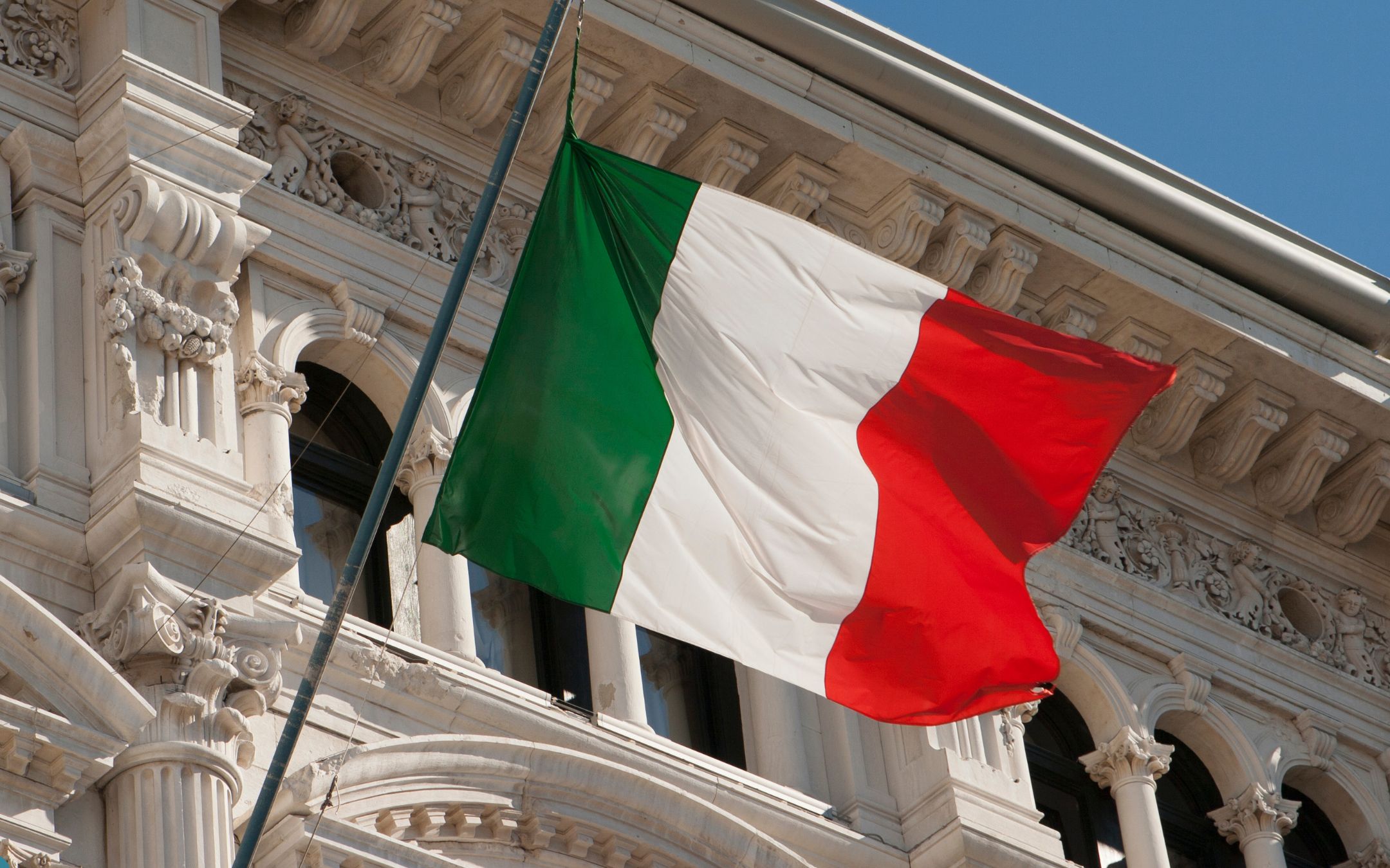 25 Aprile su WhatsApp: le frasi e i simboli da condividere con i propri contatti