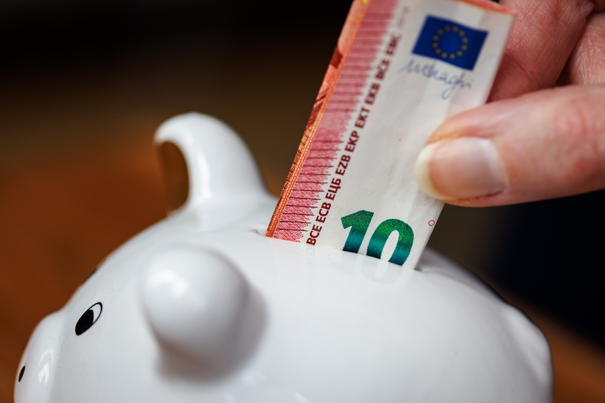 Risparmio, italiani divisi tra fiducia e incertezza. Su competenze finanziarie 15enni italiani sotto media Ocse