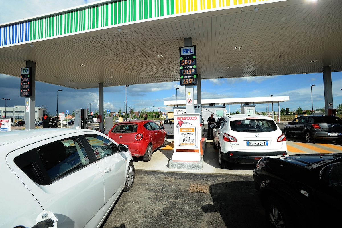 In dieci anni sparito un distributore di carburante su dieci: la fotografia di Confesercenti