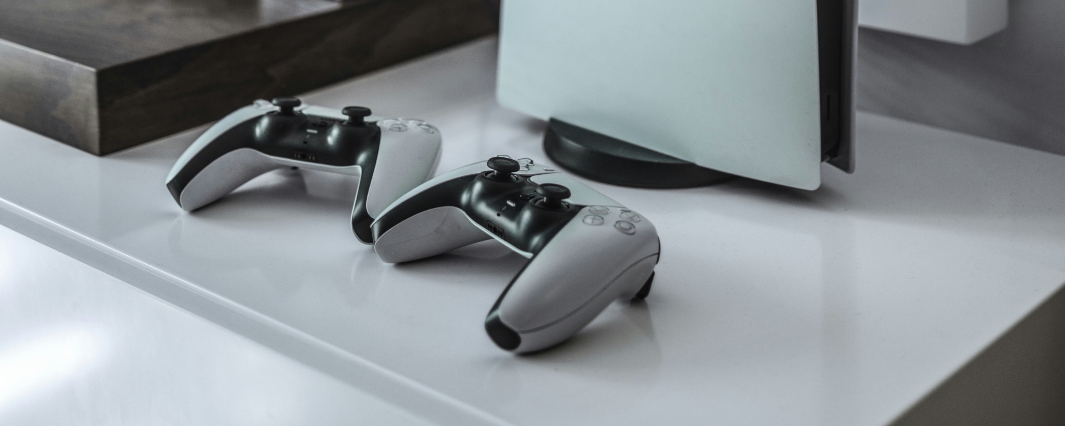 PS5, Sony mette gli utenti alle strette: se fai così ti bannano