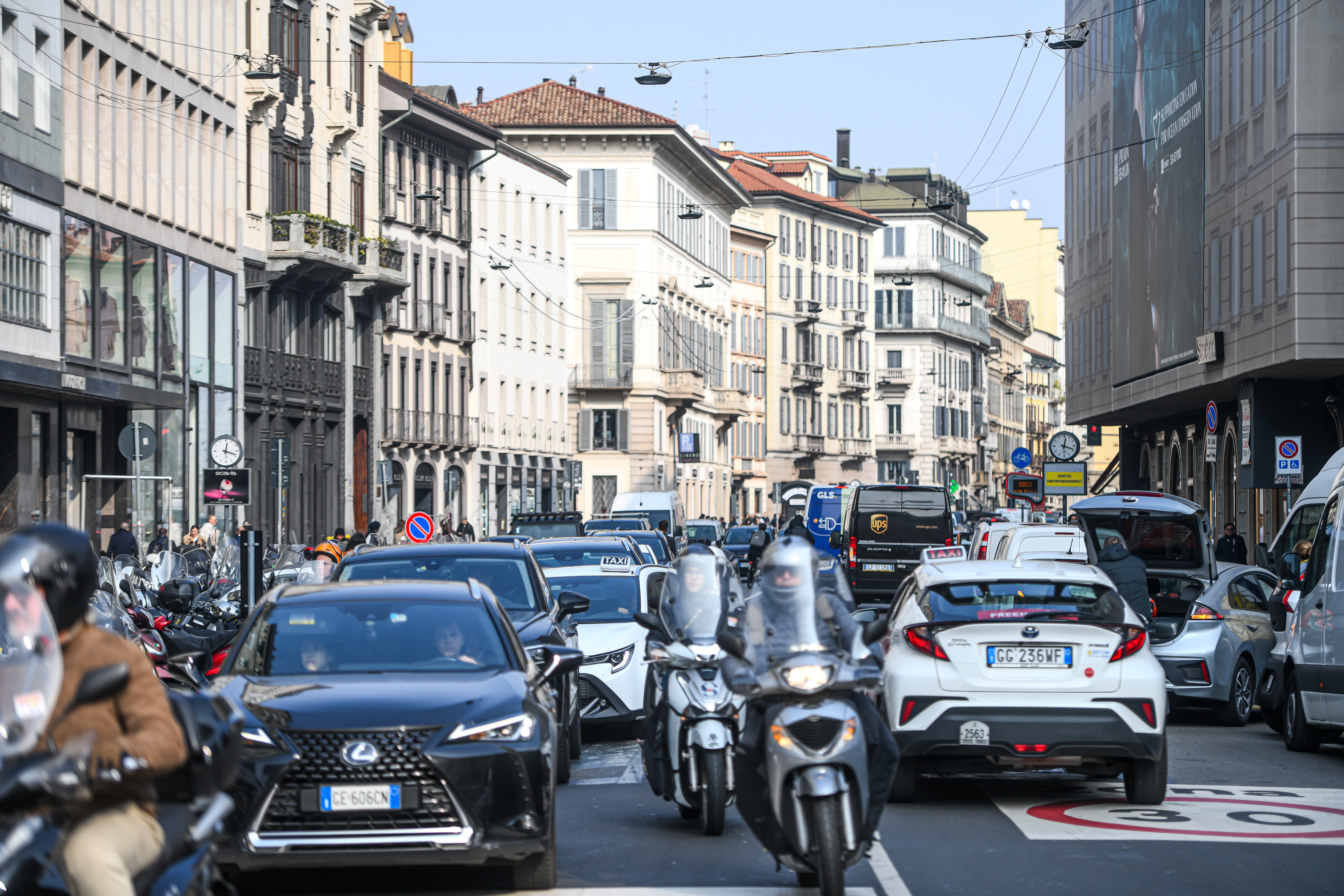 Auto: prezzi Rc e carburanti rallentano ma c’è incognita dazi