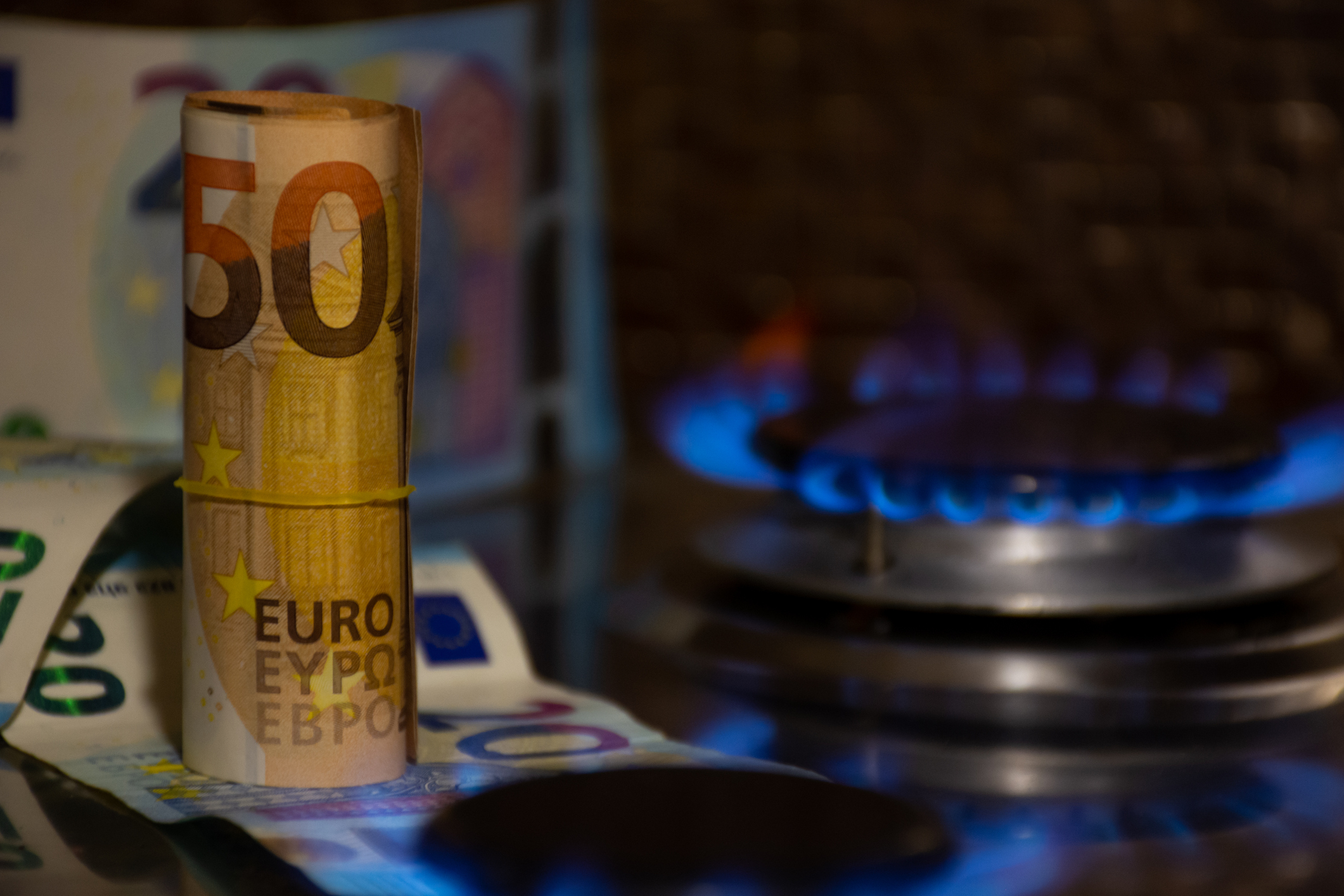 Bollette, tra luce e gas gli italiani hanno speso più di 2mila euro nel 2024