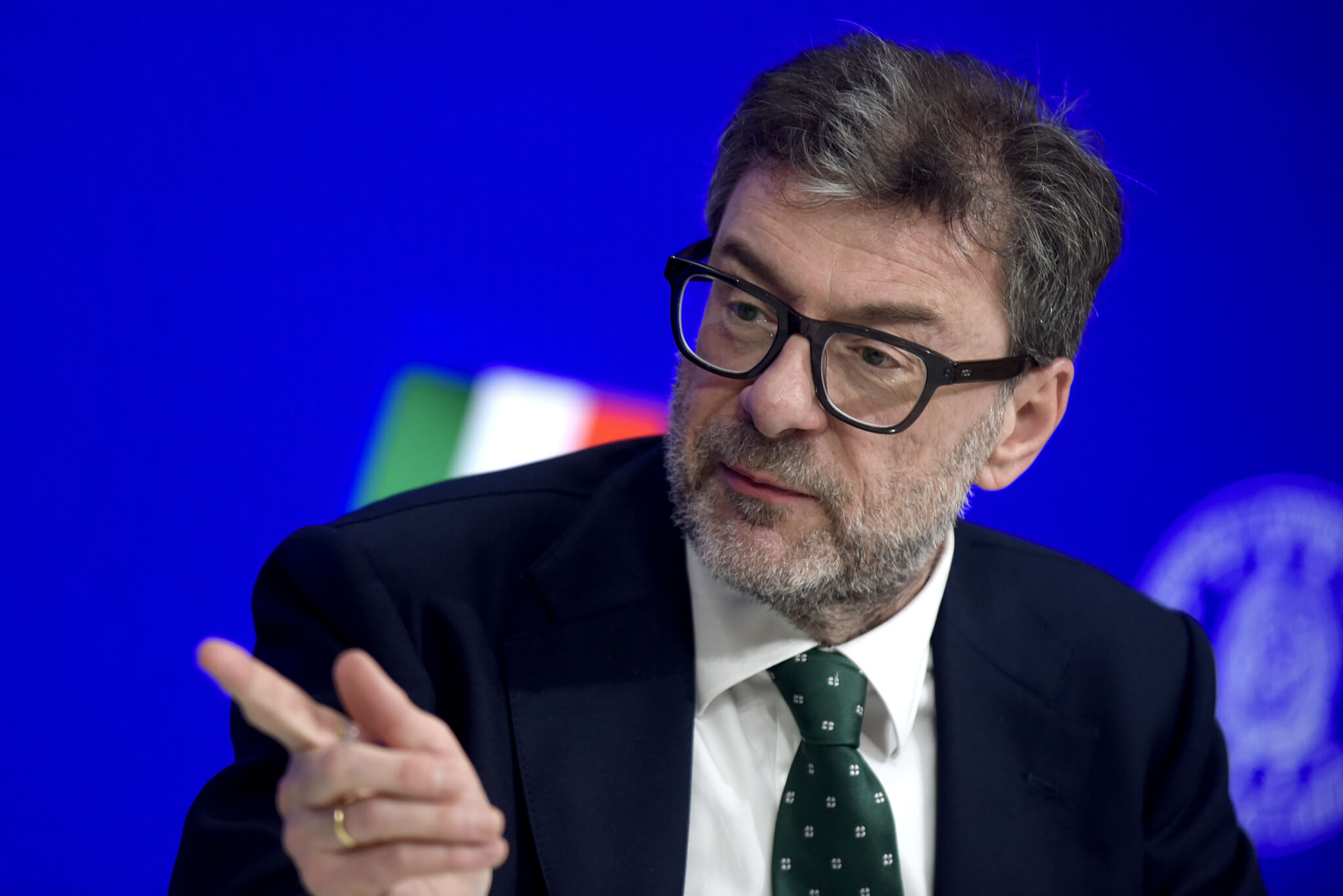 Giorgetti spinge per una nuova pace fiscale e chiede più responsabilità alle banche