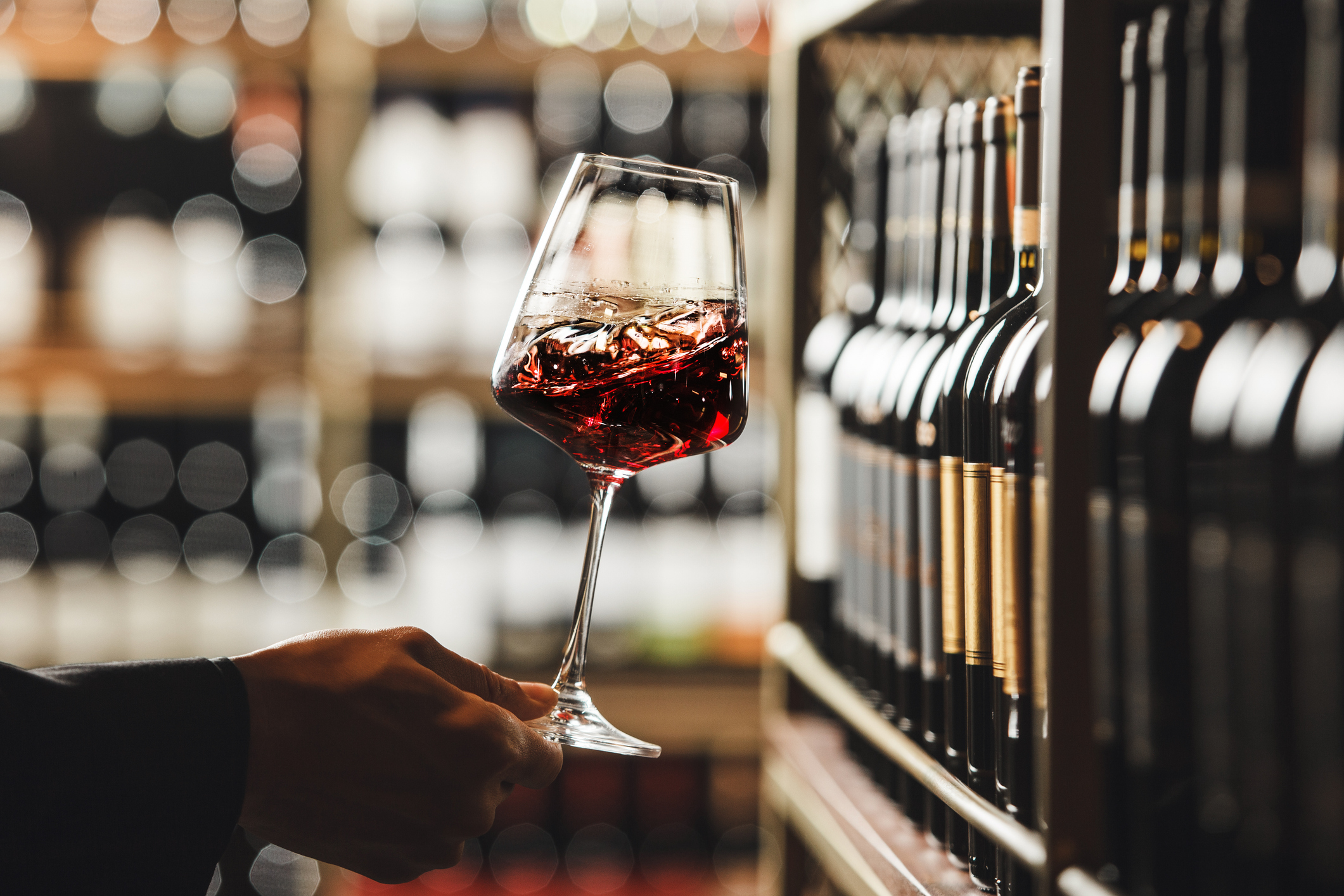 Vino, dal 2026 il mercato tornerà a crescere: su cosa si deve puntare