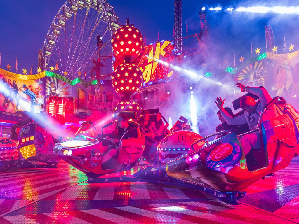 Parchi a tema 2025, biglietti sempre più cari: quanto ci costa una giornata?