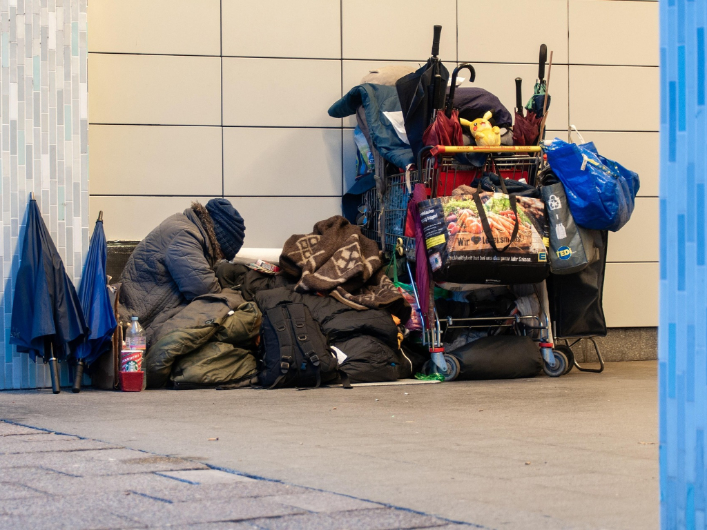 2024 da incubo in Italia: 1 persona su 4 a rischio povertà