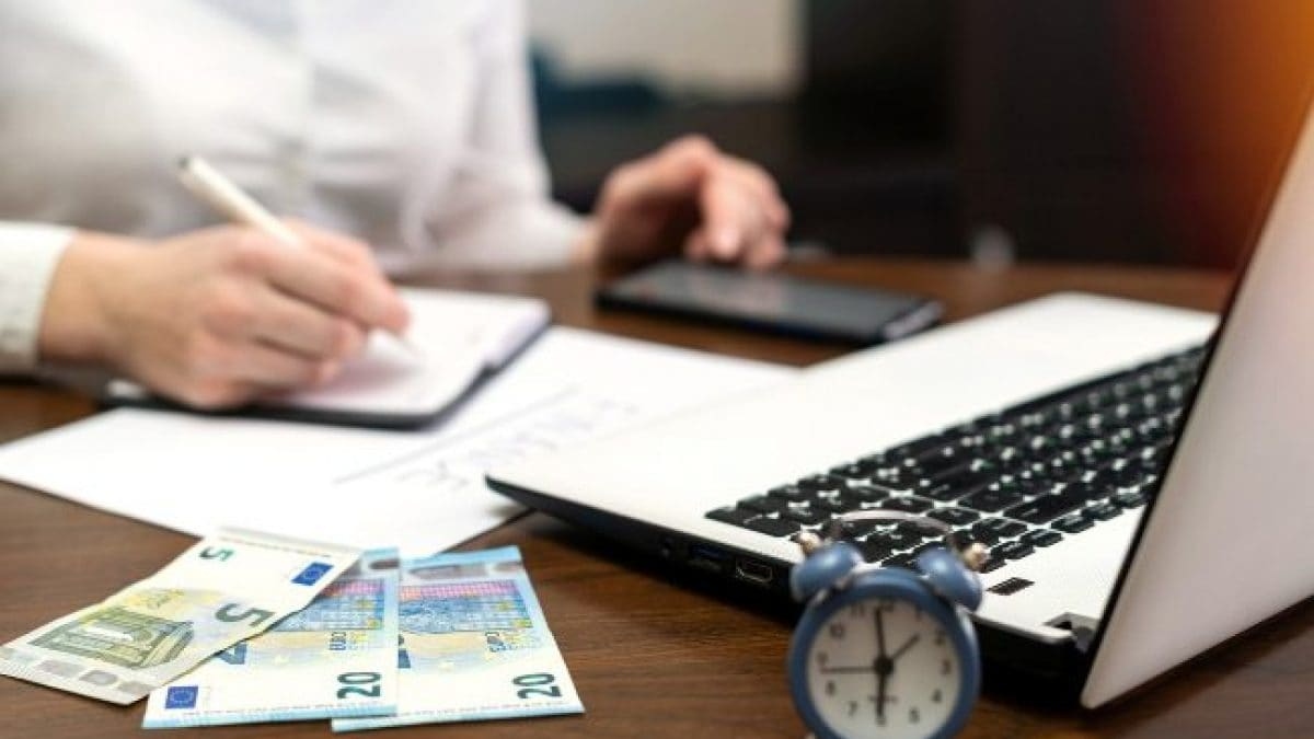 Bonifici tra parenti: i rischi e come evitare problemi col Fisco