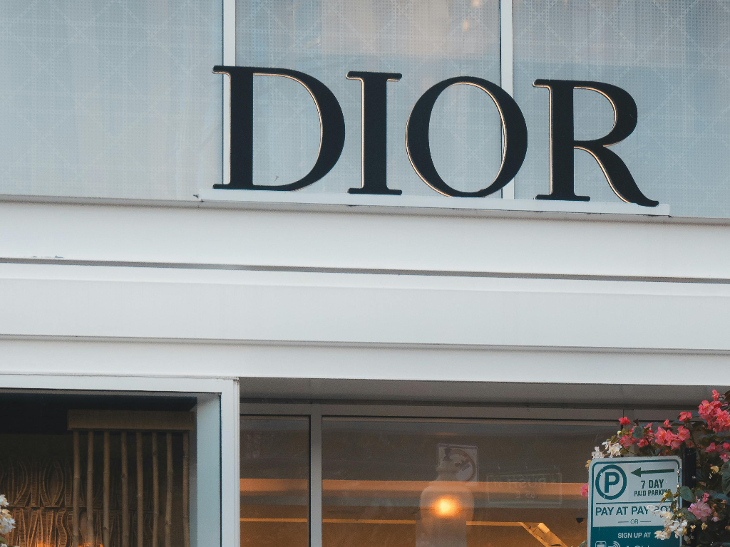 Dior, accordo con Antitrust: 2 milioni per le vittime di sfruttamento