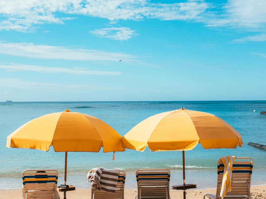 Vacanze 2025, l’Italia troppo cara per gli italiani