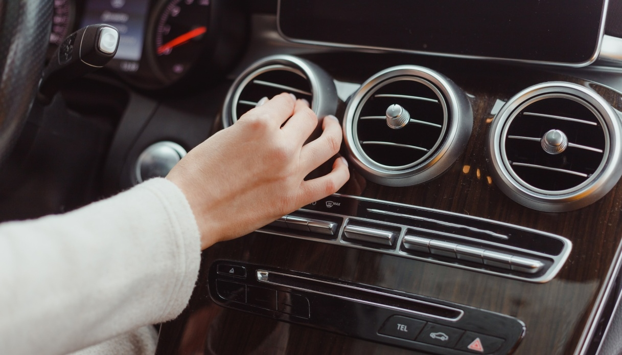Aria condizionata in auto: quando rischi una multa fino a 444 euro