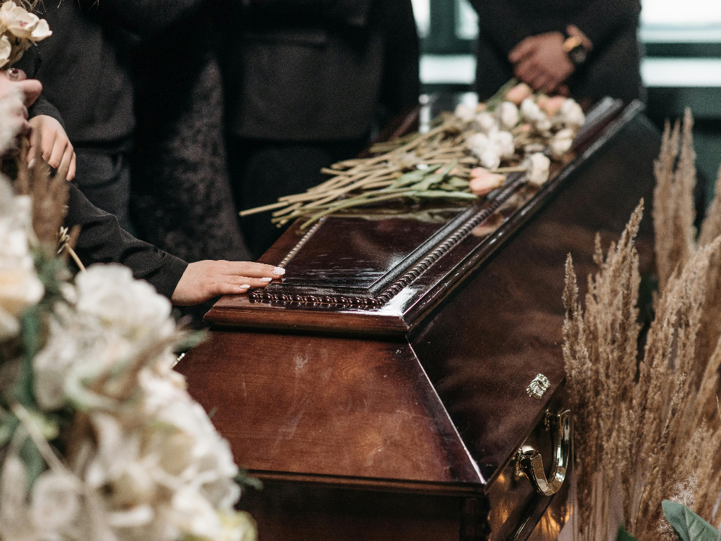Truffa del funerale in streaming: come funziona e come difendersi