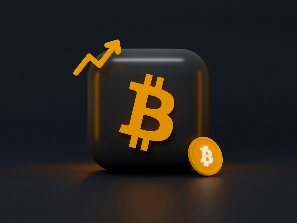 Bitcoin vola a 123mila $: boom di acquisti sugli ETF