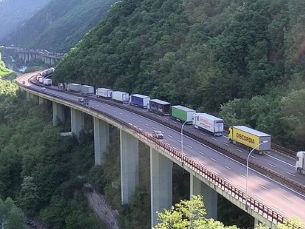 Brennero: prenotazione online per i tir contro le code