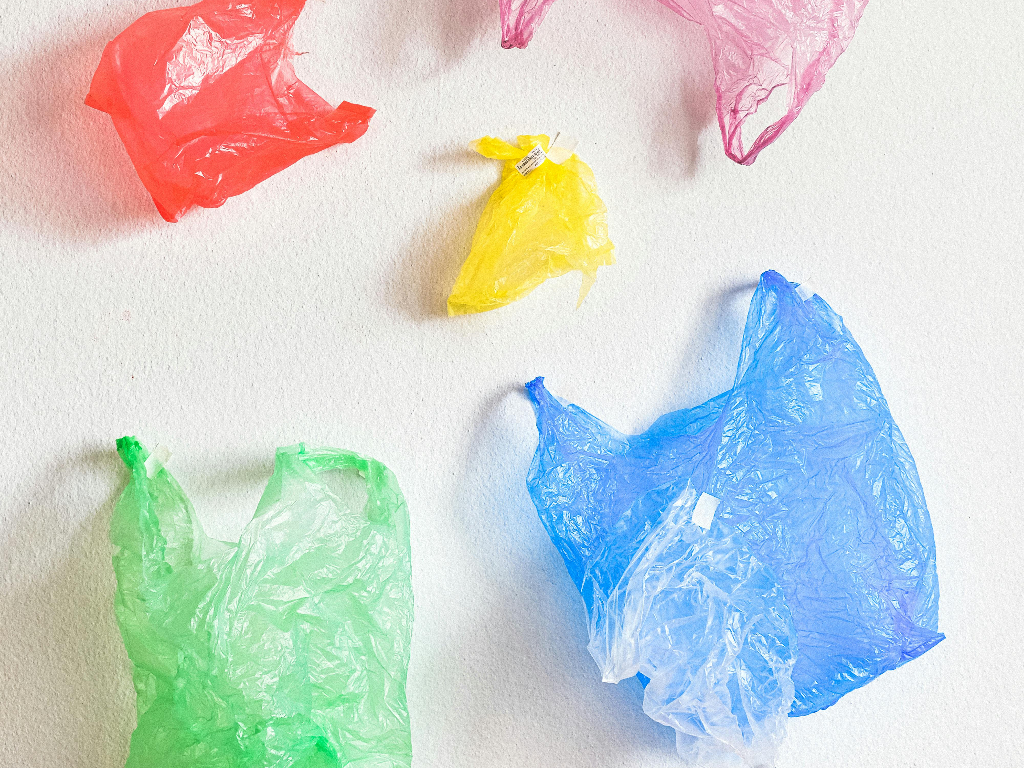 Buste di plastica: i divieti funzionano, ecco i dati