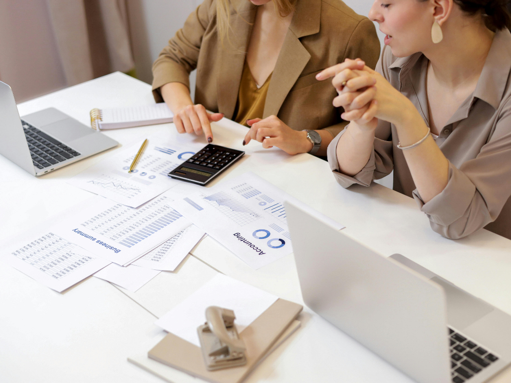 Conti correnti, aumentano costi di carte e canoni