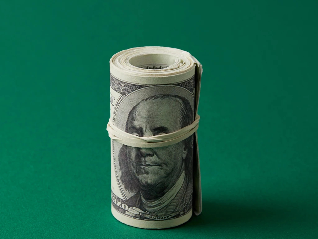 Dollaro valuta globale: quanto ci guadagnano davvero gli Stati Uniti?