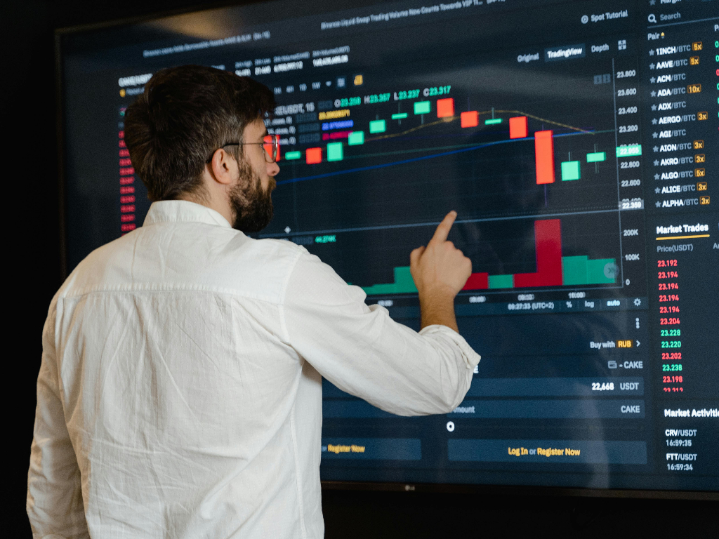 Meglio azioni o titoli di Stato? Ecco dove conviene investire oggi