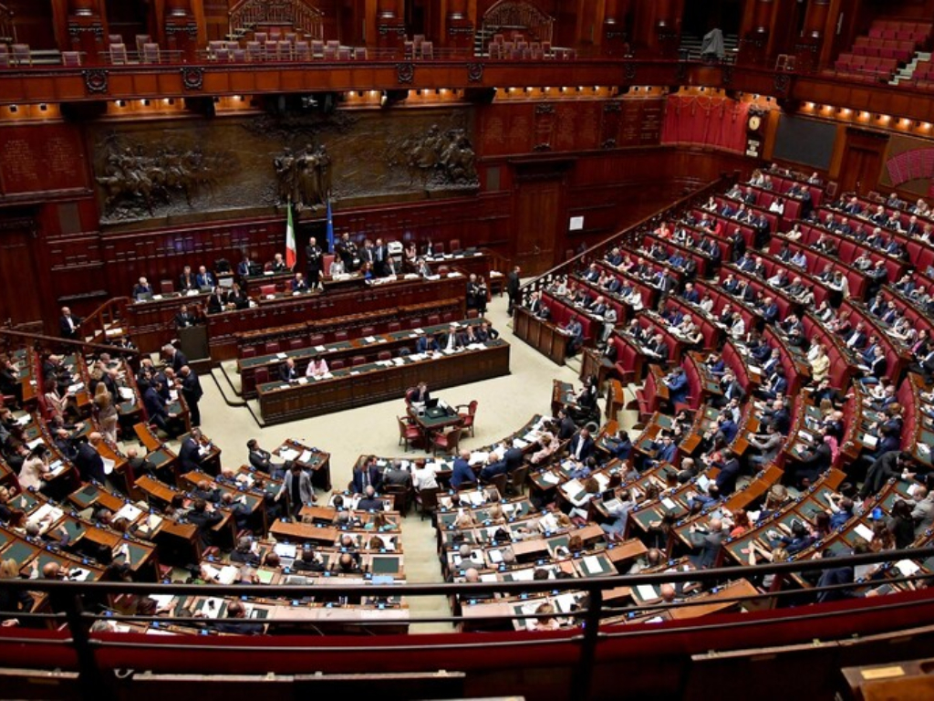 Parlamentari al ristorante: la spesa sale del 30% e chi paga?
