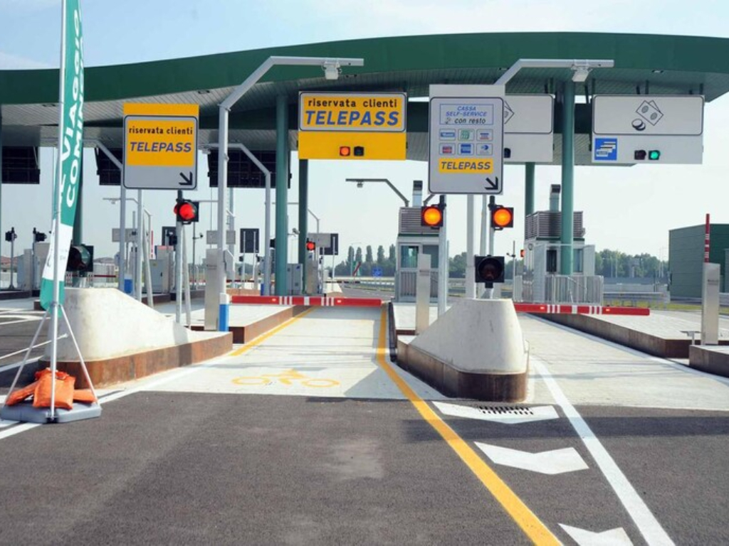 Pedaggi autostradali, nessun rincaro dal 1 agosto? Ecco perché