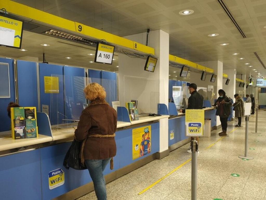 Poste, Intesa e Unicredit down: app e servizi non funzionano