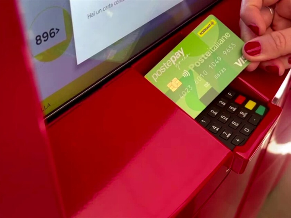 Poste Italiane guida la crescita dei pagamenti digitali e della logistica in Italia
