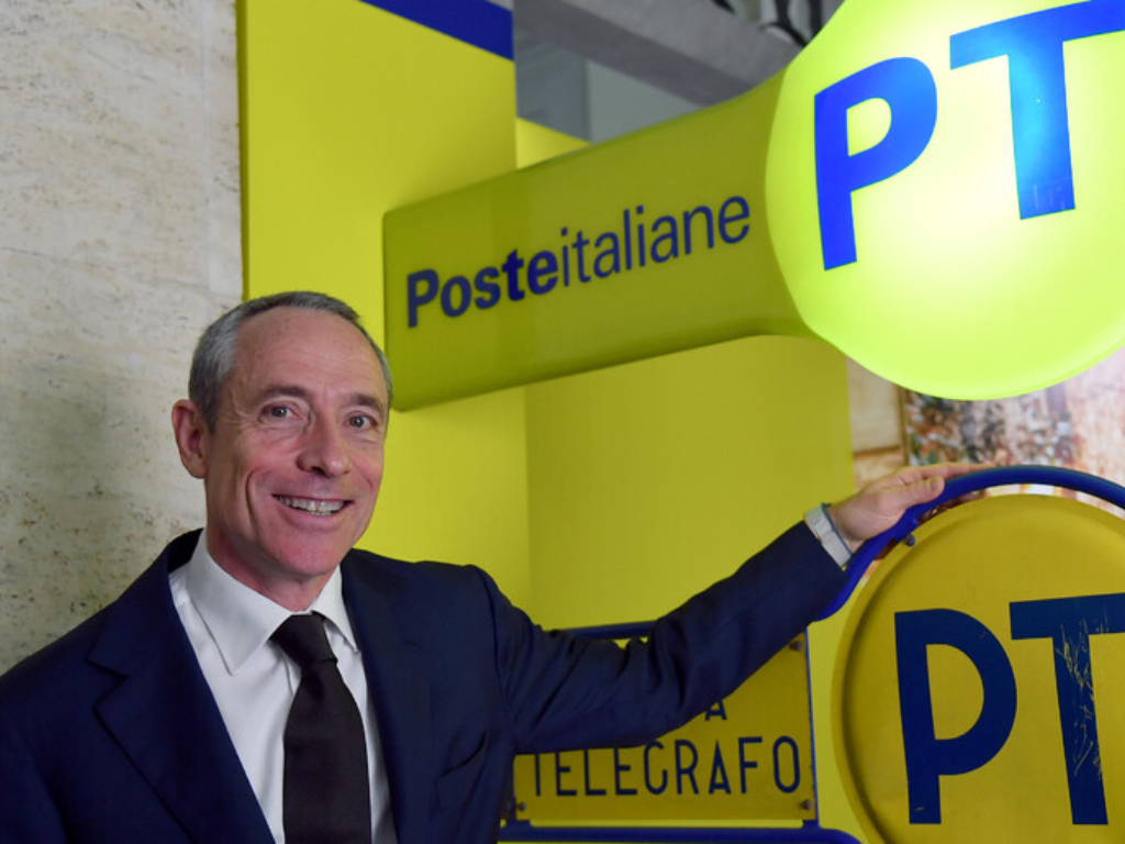 Poste Italiane vola nel primo semestre e ora scommette su TIM