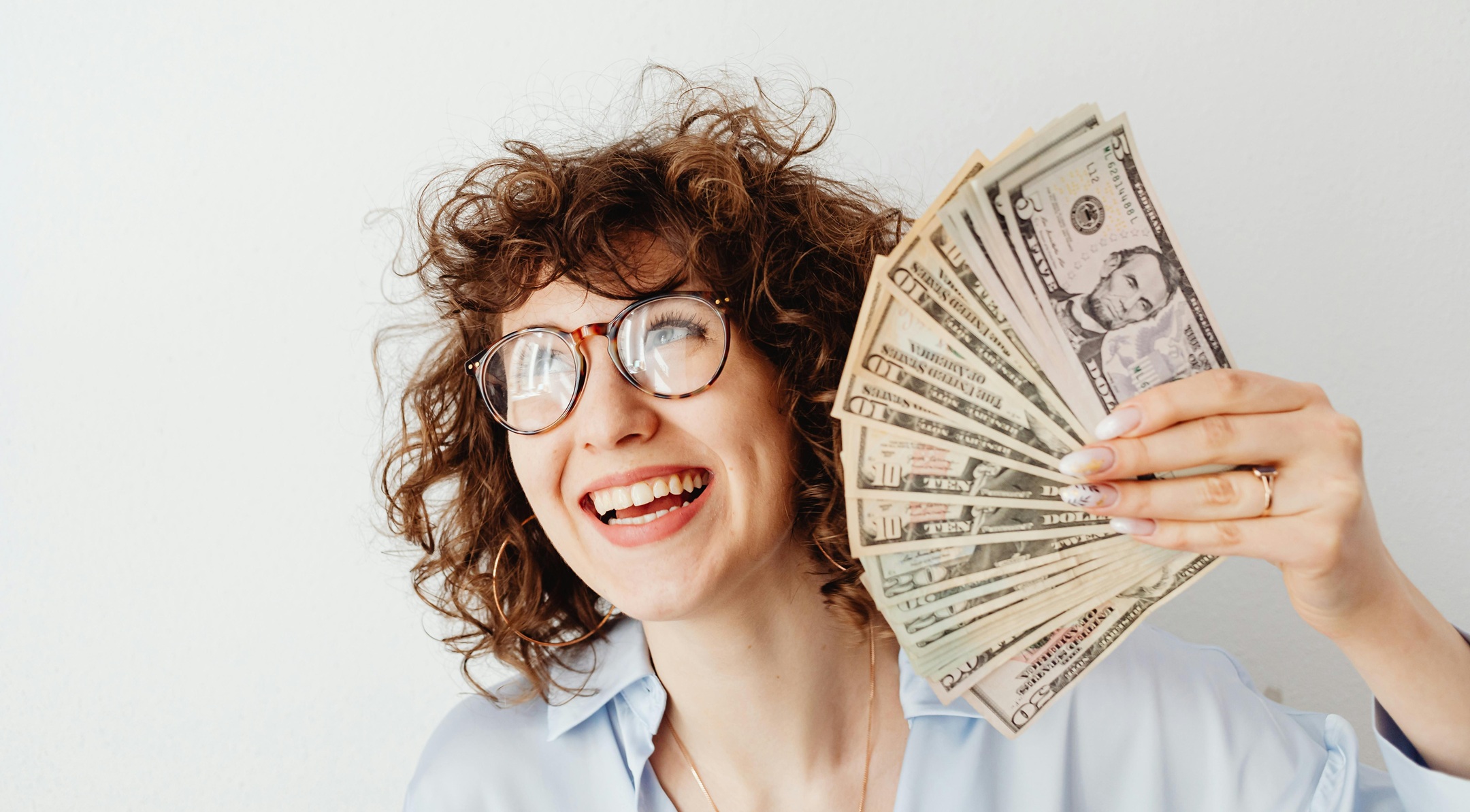 SelfyConto ti premia: canone zero, prelievi gratuiti e 50€ in Buoni Amazon