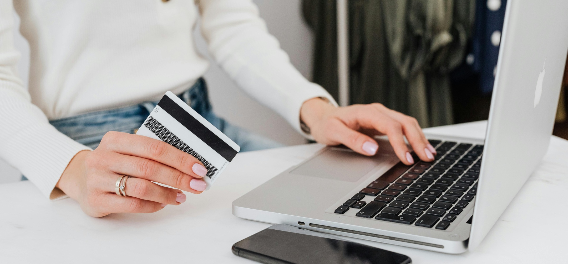 SelfyConto senza spese: canone zero e carta gratis per i clienti under 30