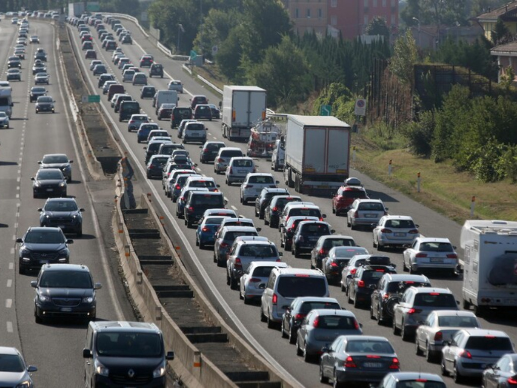 Esodo estivo 2025: scatta il primo bollino nero sulle autostrade