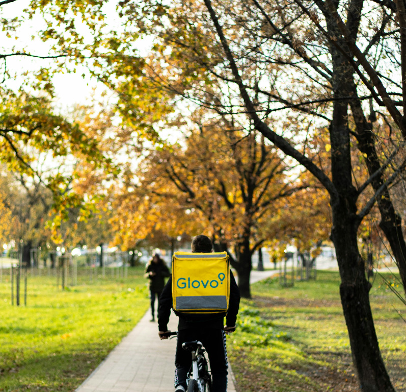 Glovo tra multe record e sfide legali: privacy e lavoro dei rider