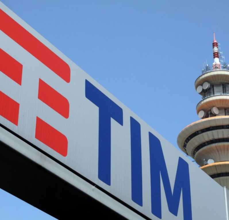 TIM in caduta dopo lo strappo con Iliad